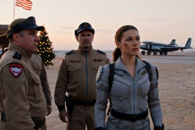 The SEAL Captain Asked, “Any Combat Pilots Here?” — She Quietly Rose to Her Feet. The desert night was res