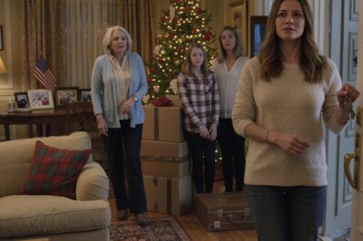 M_y Mom Used Her Key To Move My Sister Into My House Without Asking. I Called 911 And They Were Asked To Leave For Entering Without Permission. 2 Days Later, My Mom Came Back With A Locksmith.